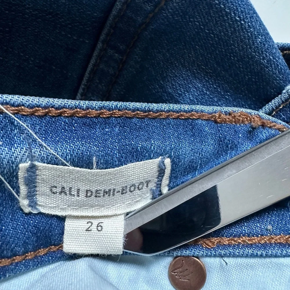 Cali Demi-Boot Jeans in Bronson Wash: Button-Front Edition Size 26 - Picture 11 of 13